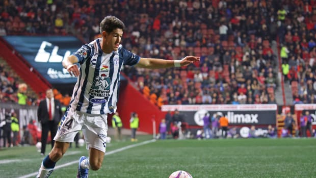 José Castillo emocionado por su incorporación a las Chivas